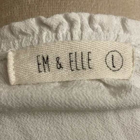 Em & Elle White Off the shoulder Blouse w/ Buttons & Cut Outs (Size: LG) - Picture 8 of 8